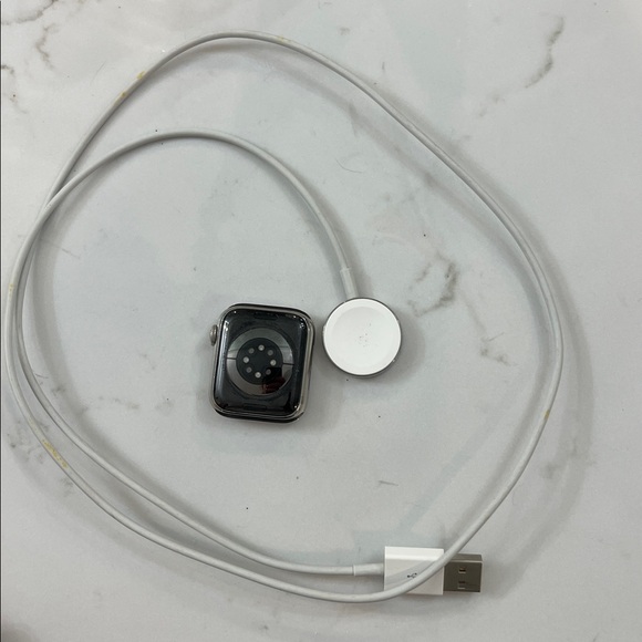 Apple Watch Series 6 in Silver - Picture 11 of 11